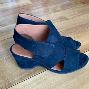 L’Amour Des Pieds “Oswin “ wedges
